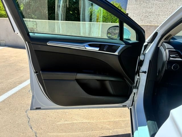Used 2019 Ford Fusion SE FWD image 10