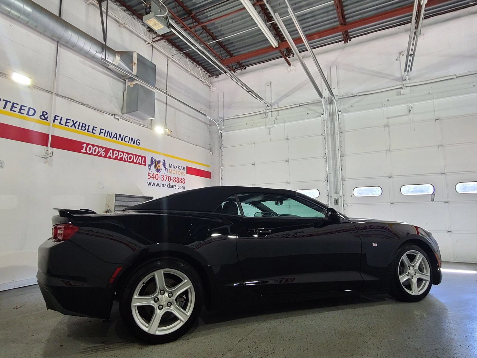 Used 2020 Chevrolet Camaro LT RWD image 6