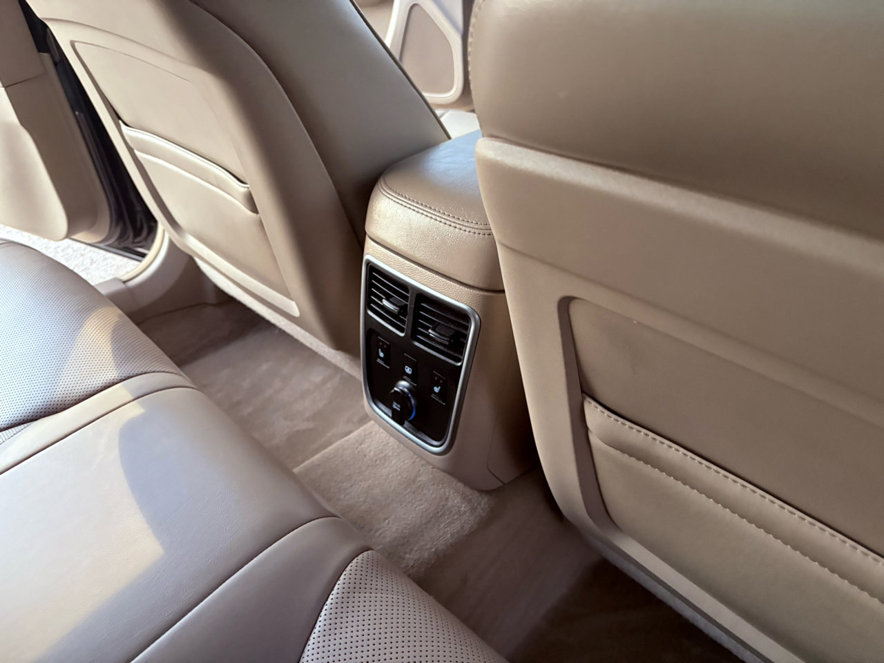 Used 2013 Chrysler 300 C image 28