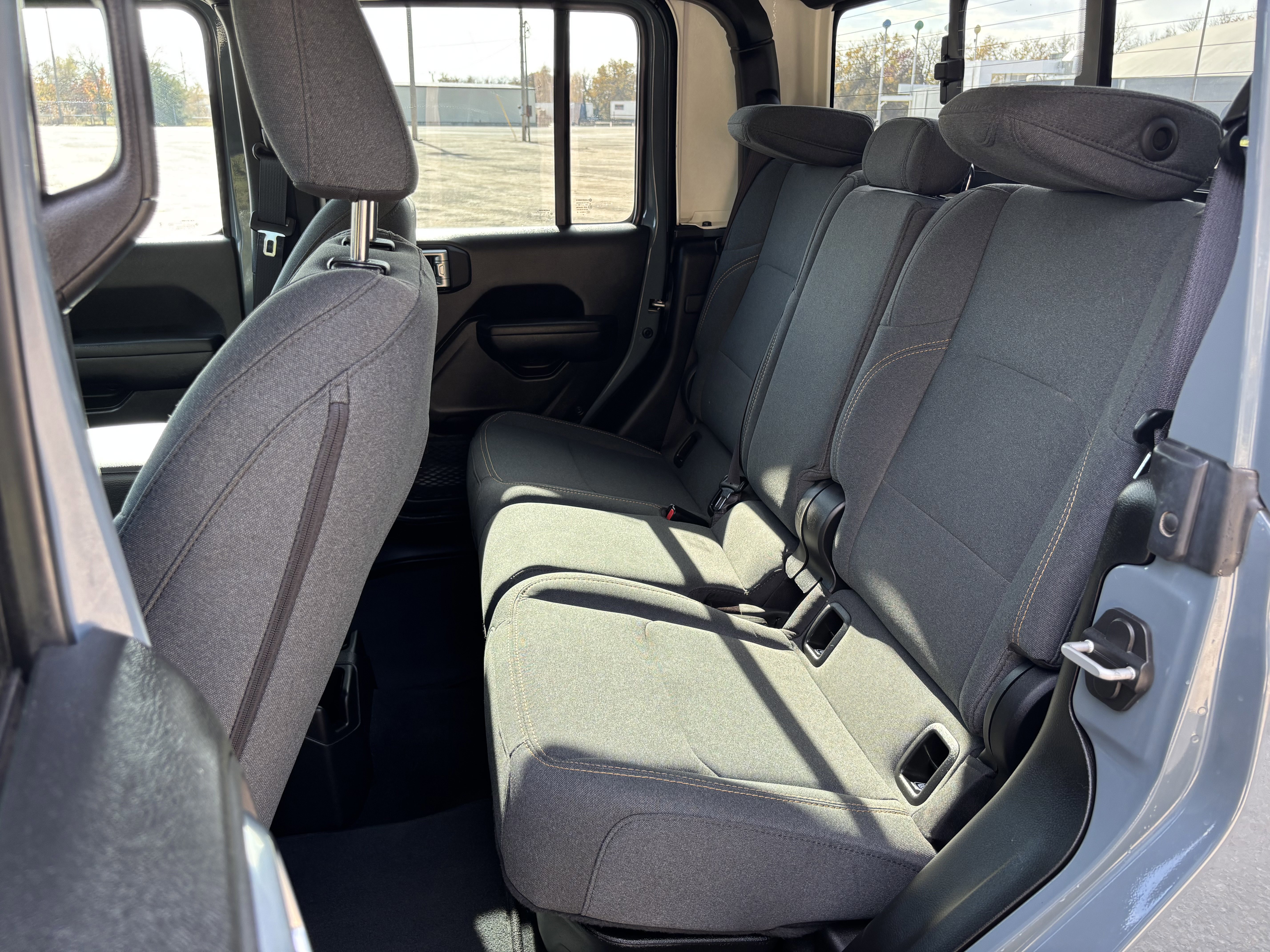 Used 2025 Jeep Gladiator Sport image 21