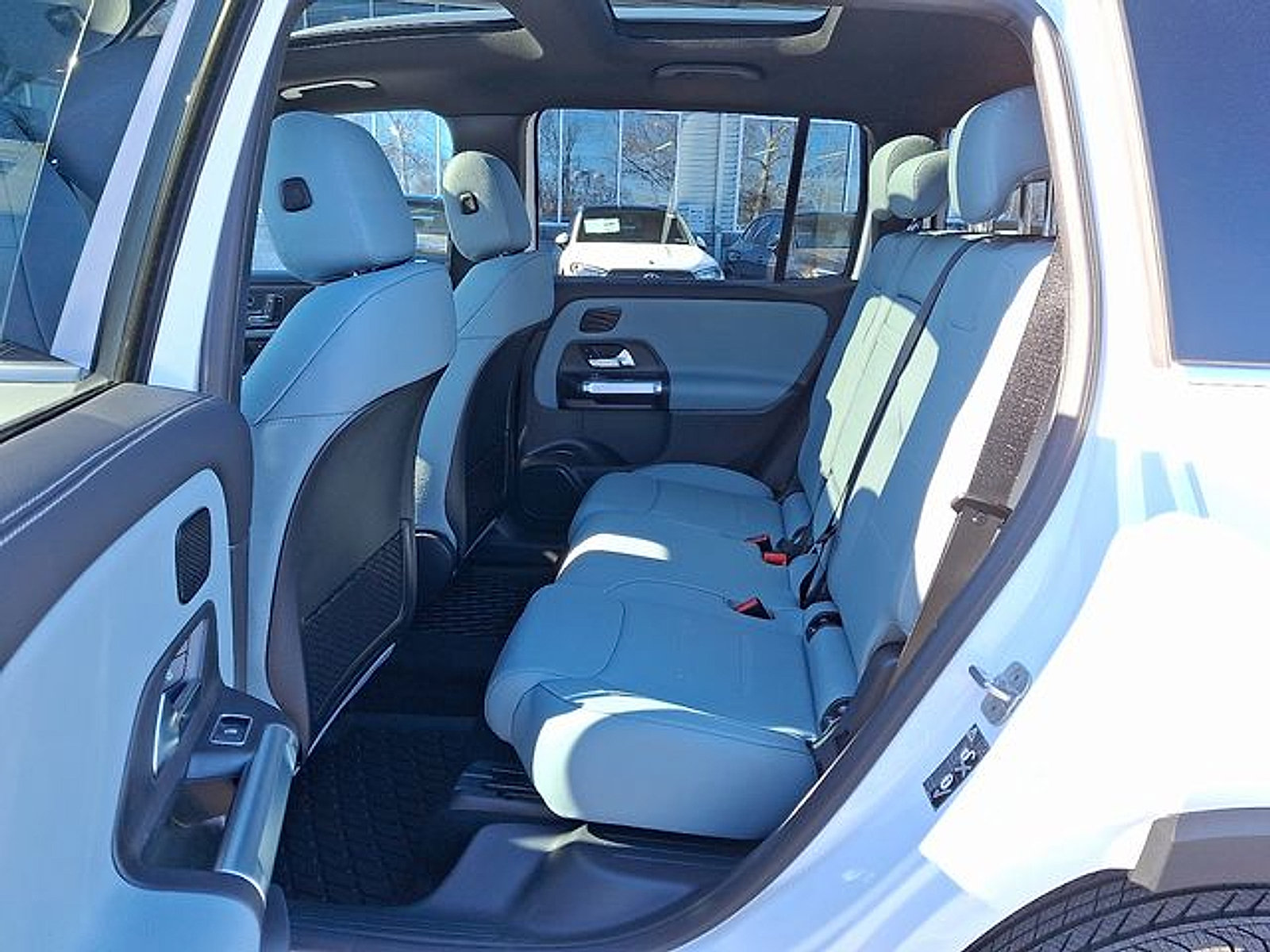 Used 2026 Mercedes-Benz GLB 250 4MATIC image 8
