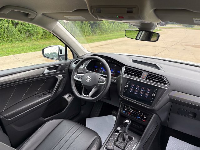 Used 2024 Volkswagen Tiguan SE AWD/4WD image 37