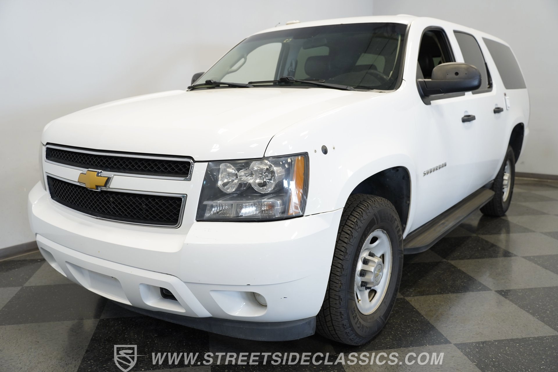 Used 2013 Chevrolet Suburban 2500 AWD/4WD image 19
