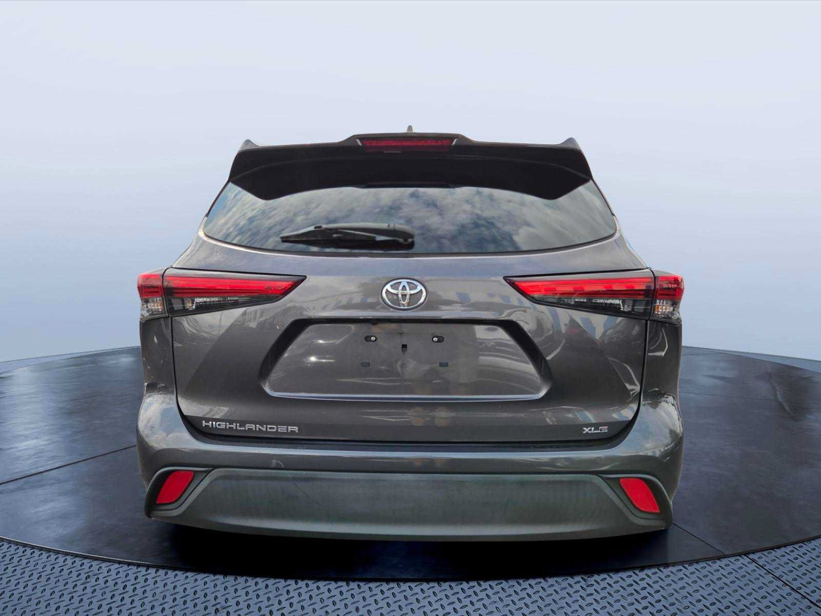 Used 2021 Toyota Highlander XLE FWD image 5