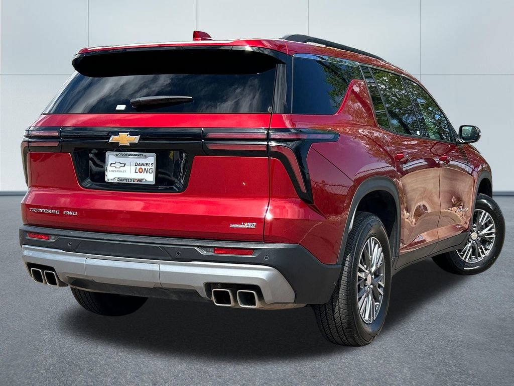 Used 2025 Chevrolet Traverse LT AWD/4WD image 2