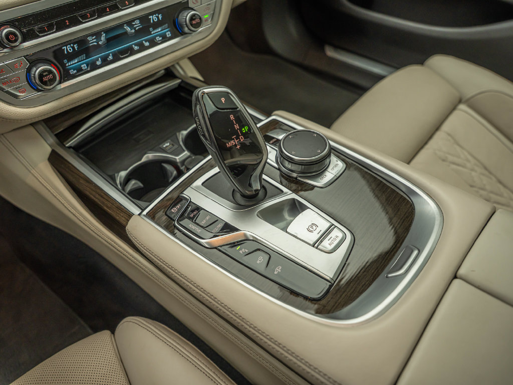 Used 2022 BMW 750i xDrive AWD/4WD image 28