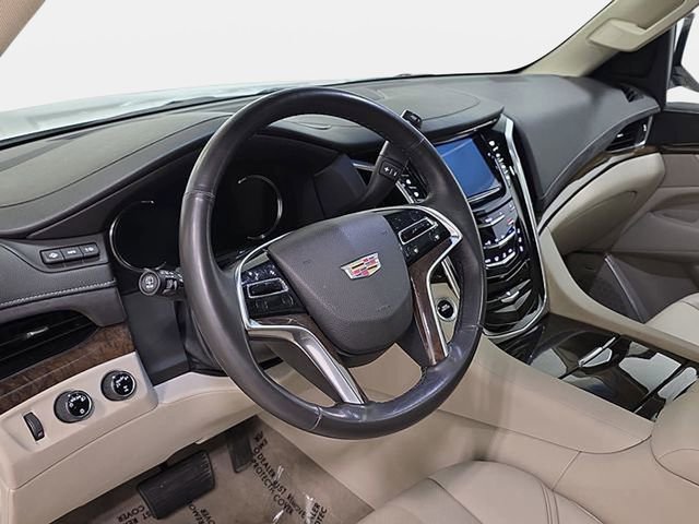 Used 2018 Cadillac Escalade Luxury AWD/4WD image 16