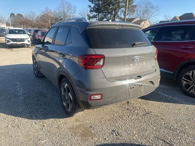 Used 2023 Hyundai Venue SEL image 7