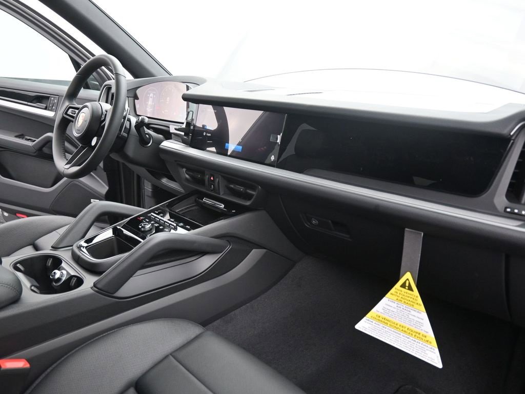 Certified 2025 Porsche Cayenne image 18