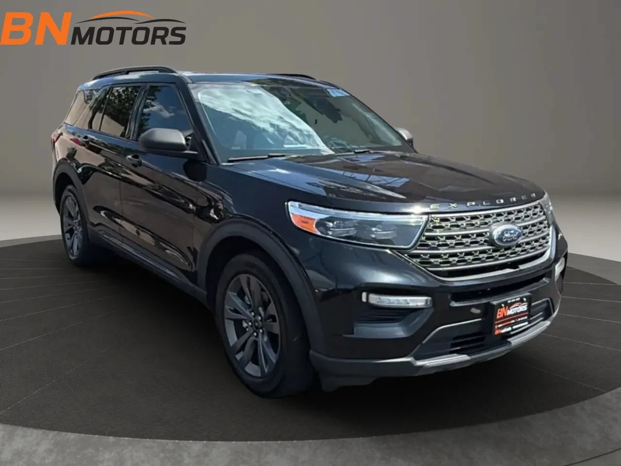 Used 2021 Ford Explorer XLT w/ Equipment Group 202A AWD/4WD image 3
