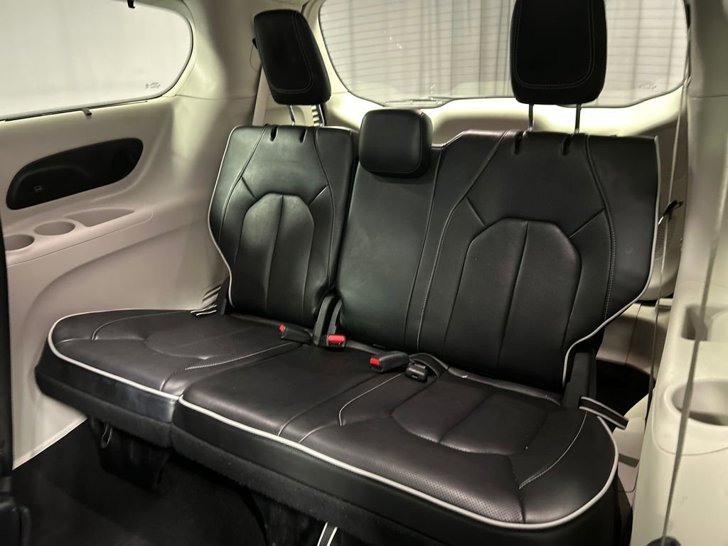 Used 2024 Chrysler Pacifica Limited image 25