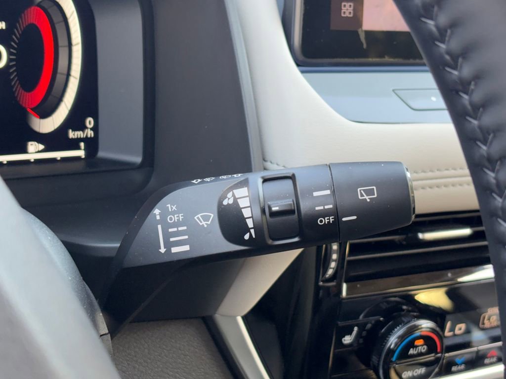 Used 2025 Nissan Rogue SL w/ SL Premium Package image 16