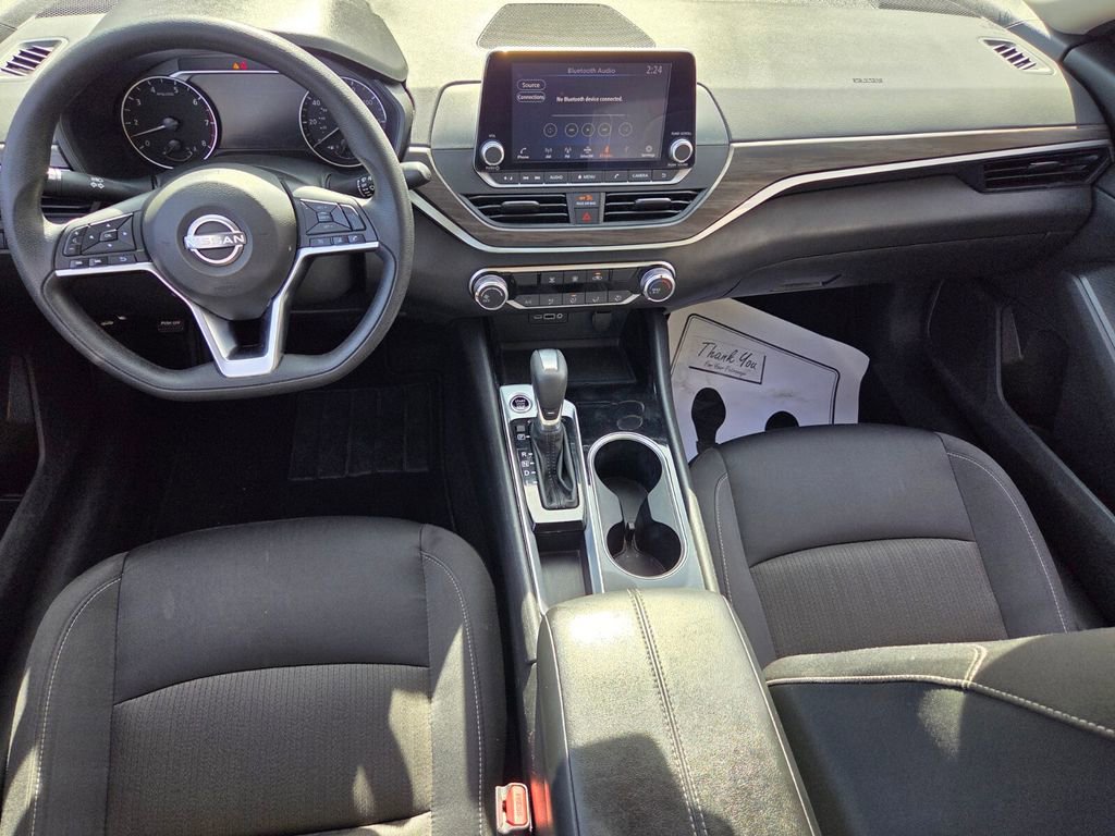 Used 2024 Nissan Altima 2.5 SV image 9