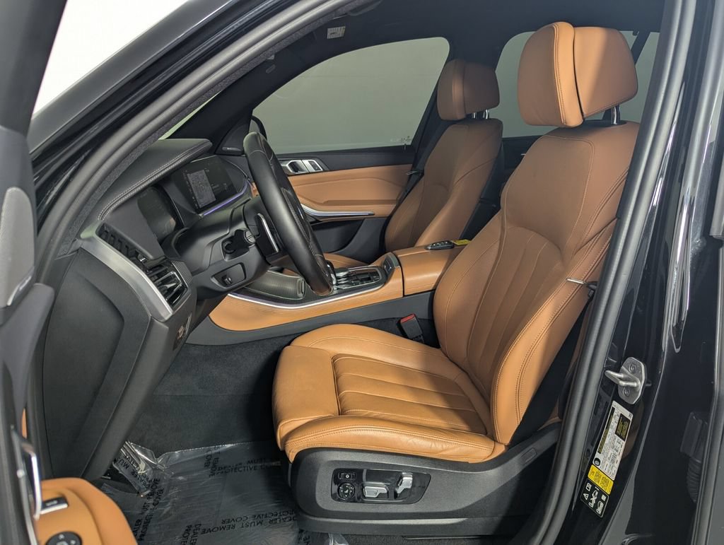 Used 2022 BMW X5 M50i w/ Parking Assistance Package AWD/4WD image 13