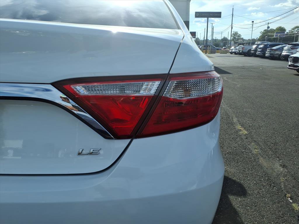 Used 2015 Toyota Camry LE image 19