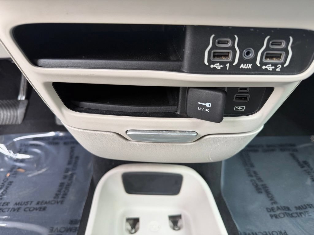 Used 2022 Chrysler Pacifica Touring-L FWD image 26