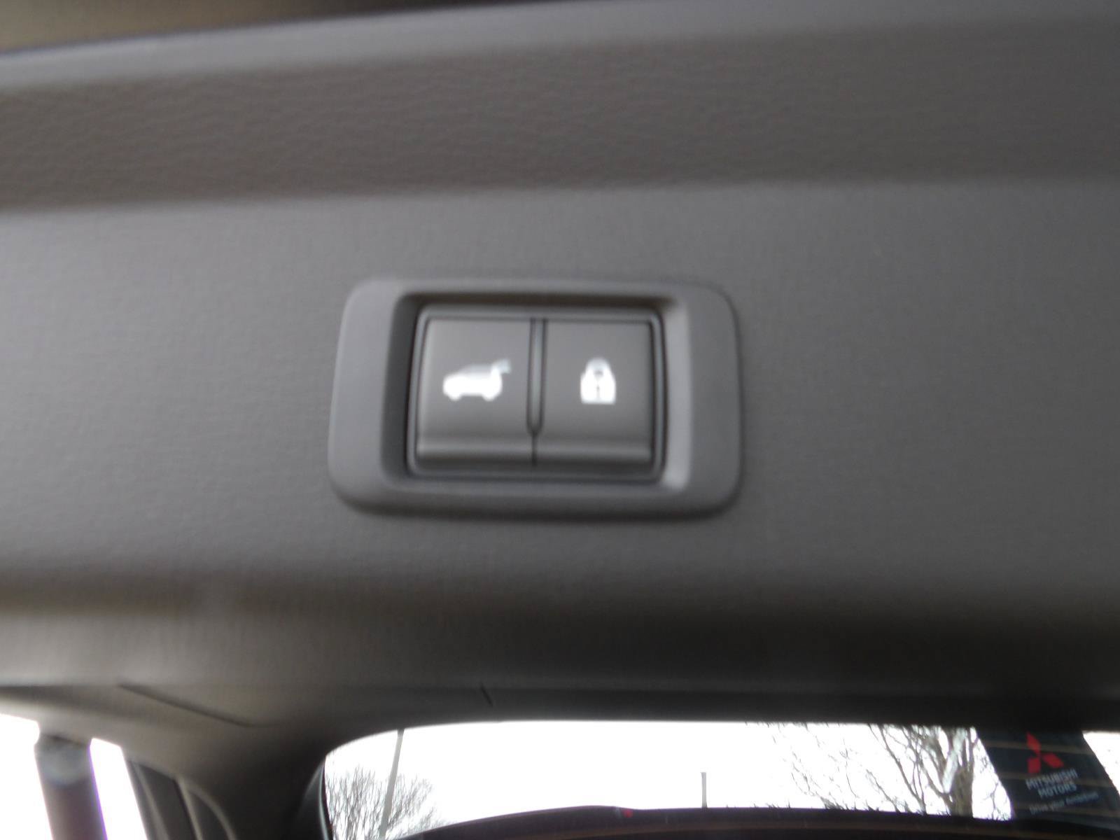 New 2026 Mitsubishi Outlander SEL AWD/4WD image 11
