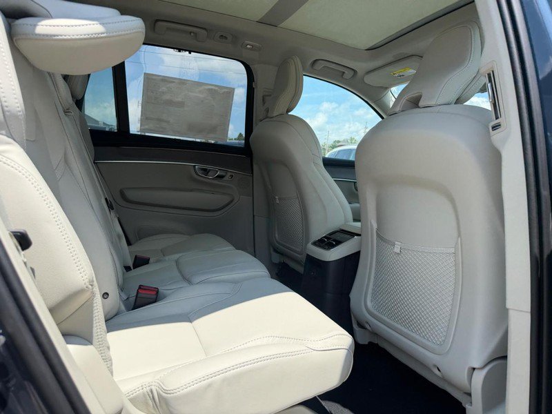 New 2026 Volvo XC90 T8 Ultra w/ Protection Package Premier AWD/4WD image 4
