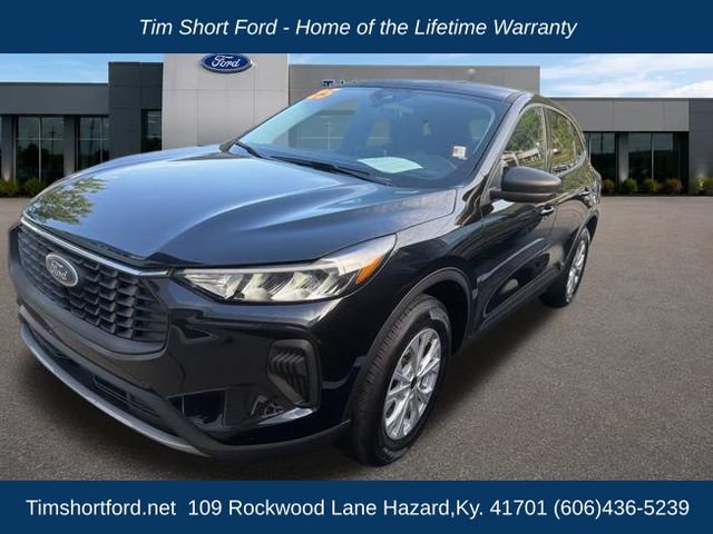 Used 2025 Ford Escape Active AWD/4WD image 2