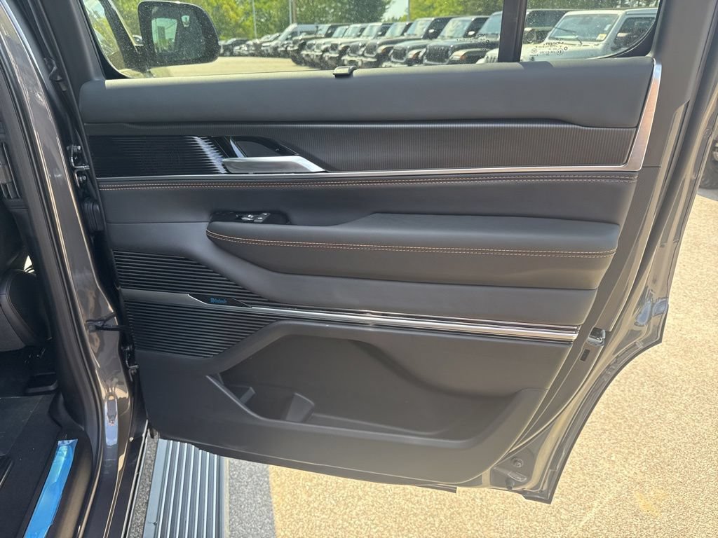 New 2026 Jeep Grand Wagoneer Summit AWD/4WD image 34