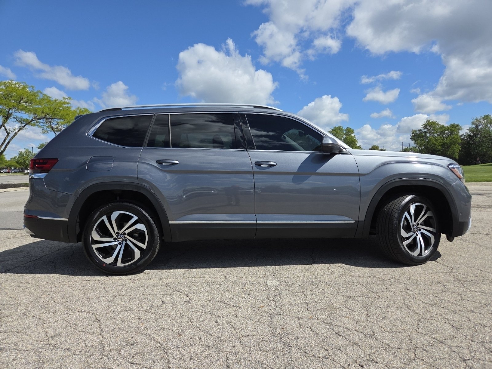 Used 2021 Volkswagen Atlas SEL Premium AWD/4WD image 24