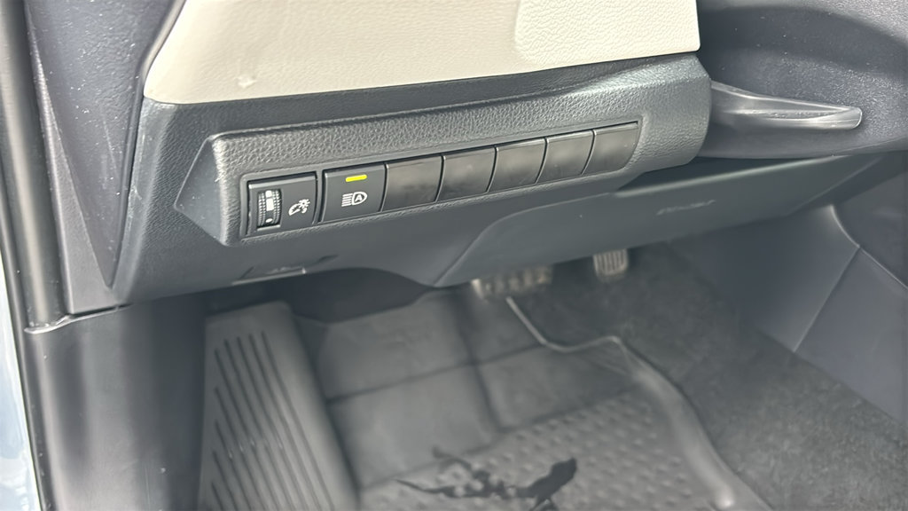 Used 2022 Toyota Corolla LE w/ Carpet Mat Package (TMS) FWD image 10
