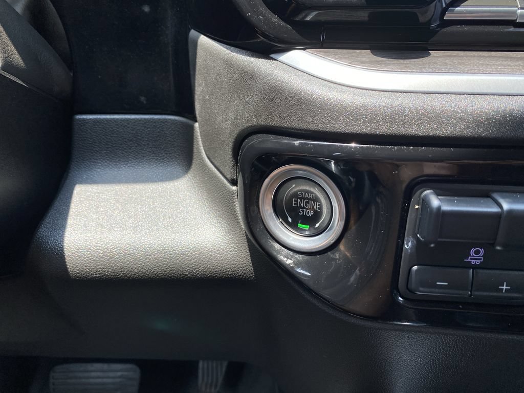 Used 2022 Chevrolet Silverado 1500 LTZ AWD/4WD image 24
