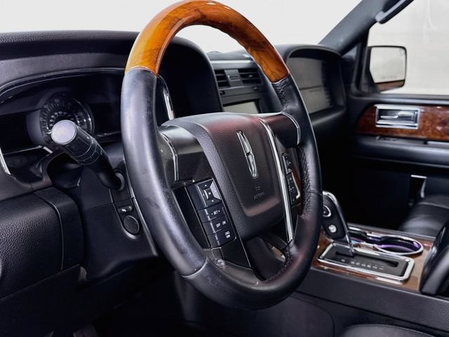 Used 2016 Lincoln Navigator Select AWD/4WD image 11