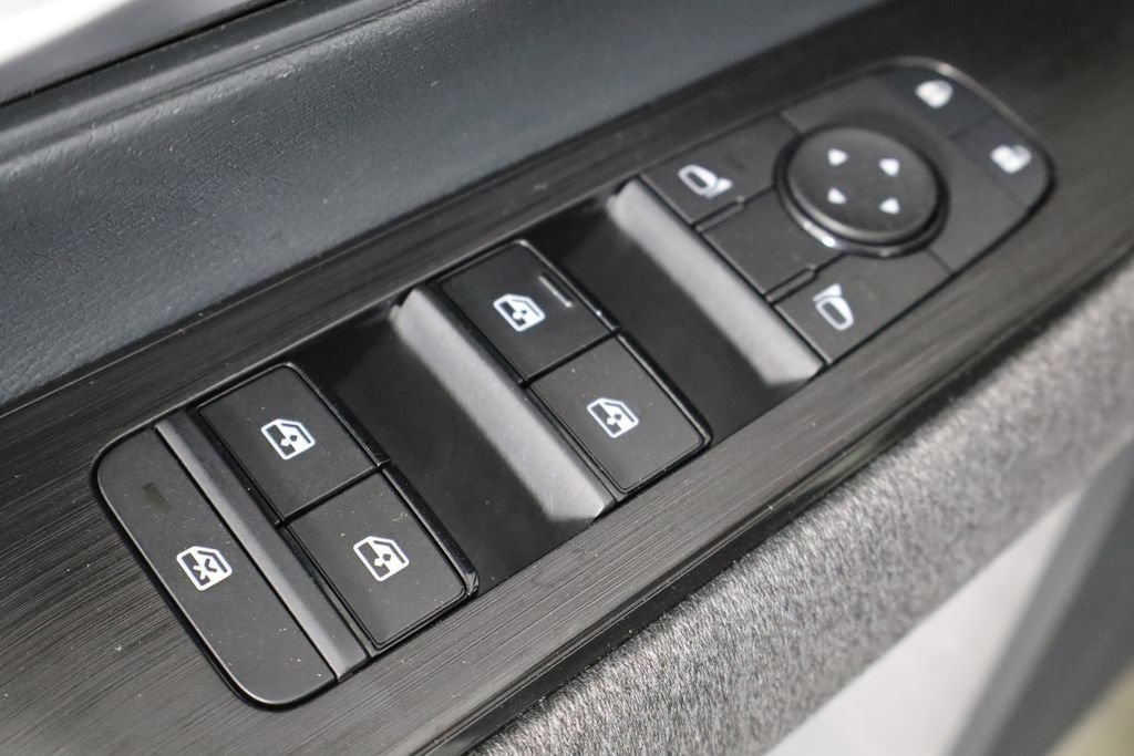 Used 2025 Nissan Kicks SV FWD image 20