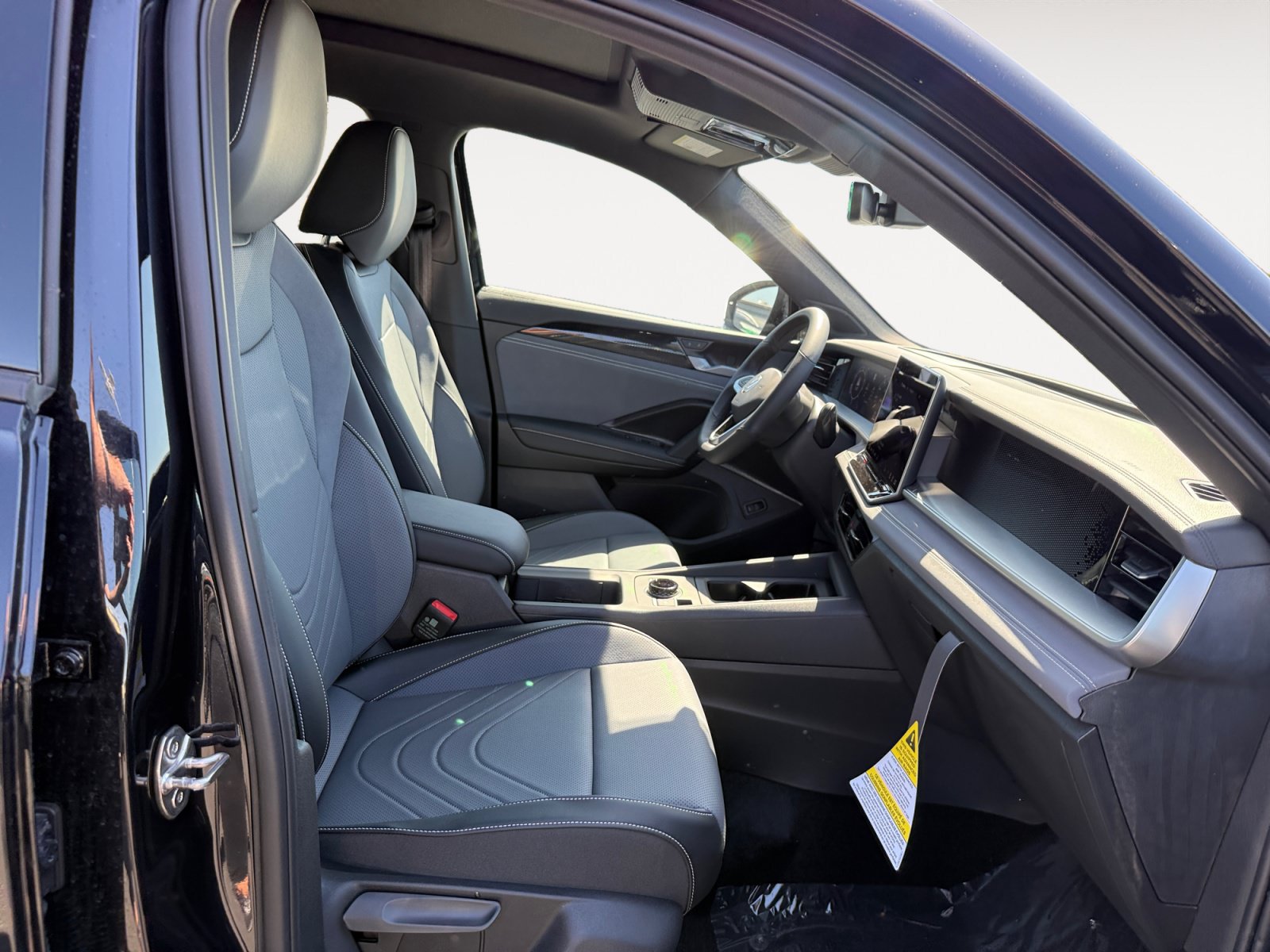 New 2026 Volkswagen Tiguan SE R-Line FWD image 19