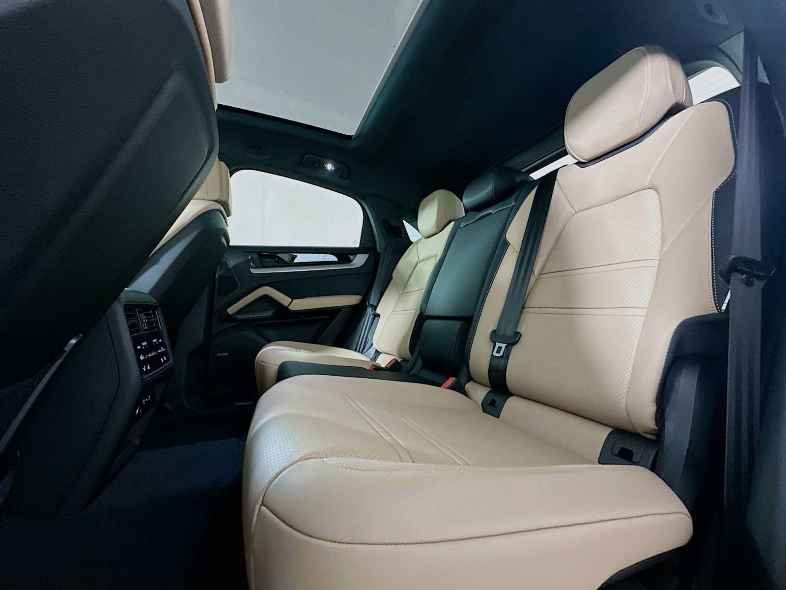 New 2026 Porsche Cayenne Coupe image 23