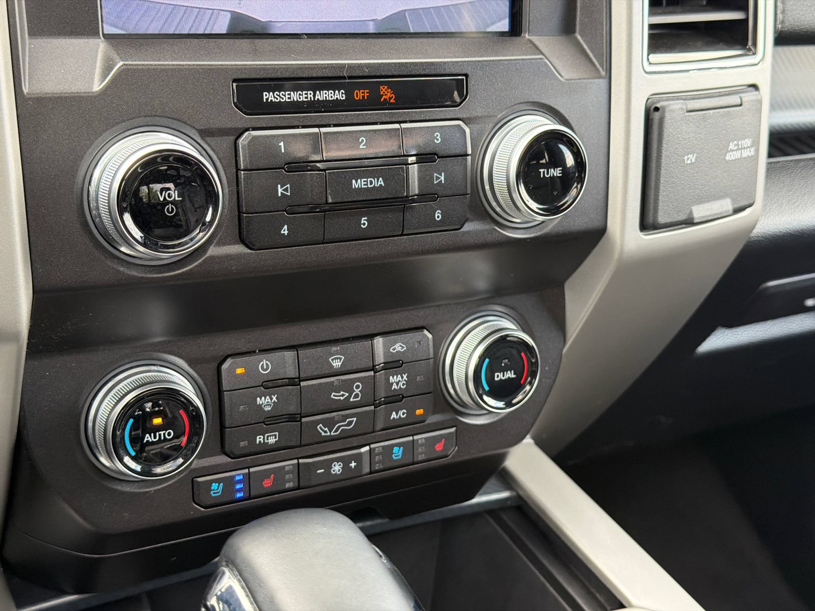Used 2019 Ford F150 Lariat w/ Equipment Group 502A Luxury AWD/4WD image 27