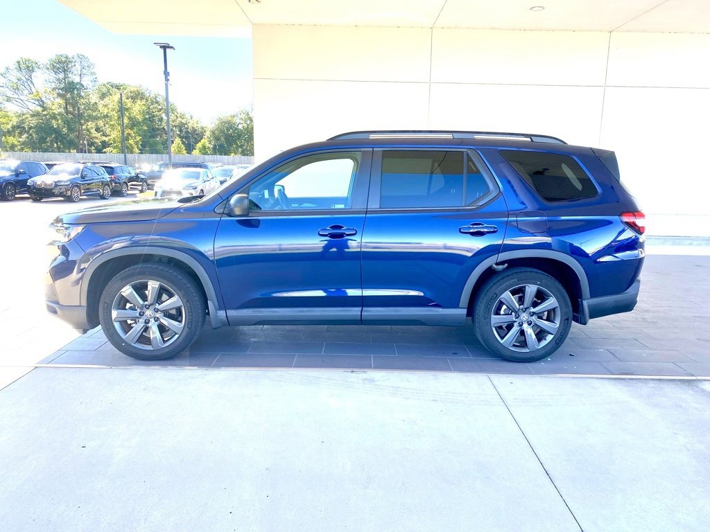 Used 2023 Honda Pilot Sport image 8