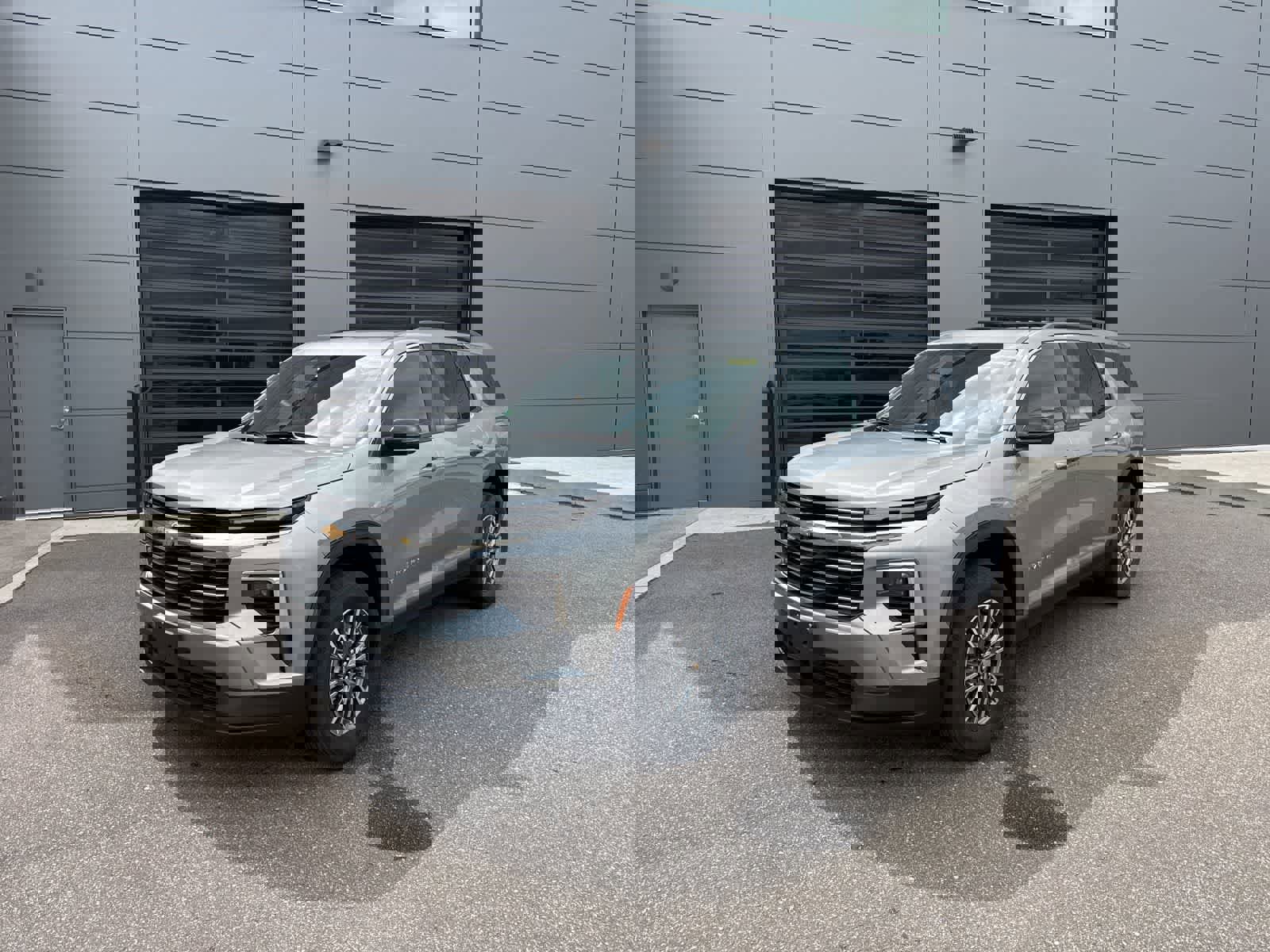 Used 2024 Chevrolet Traverse LT image 1