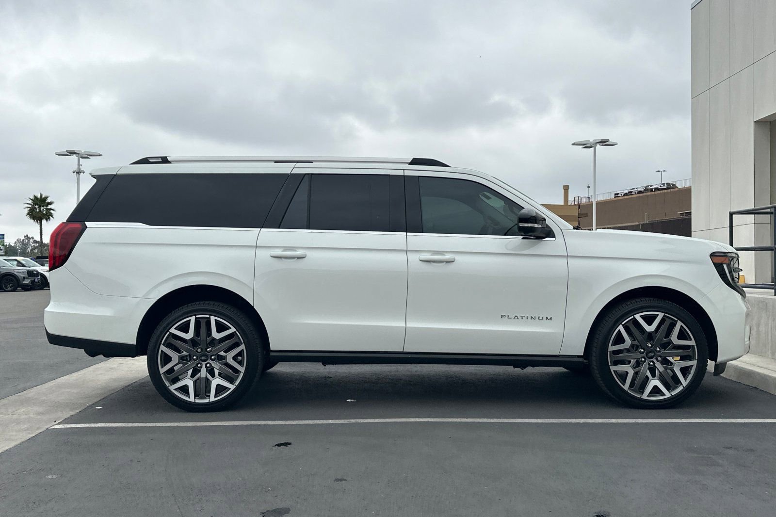 New 2026 Ford Expedition Max Platinum w/ Platinum Ultimate Package AWD/4WD image 2