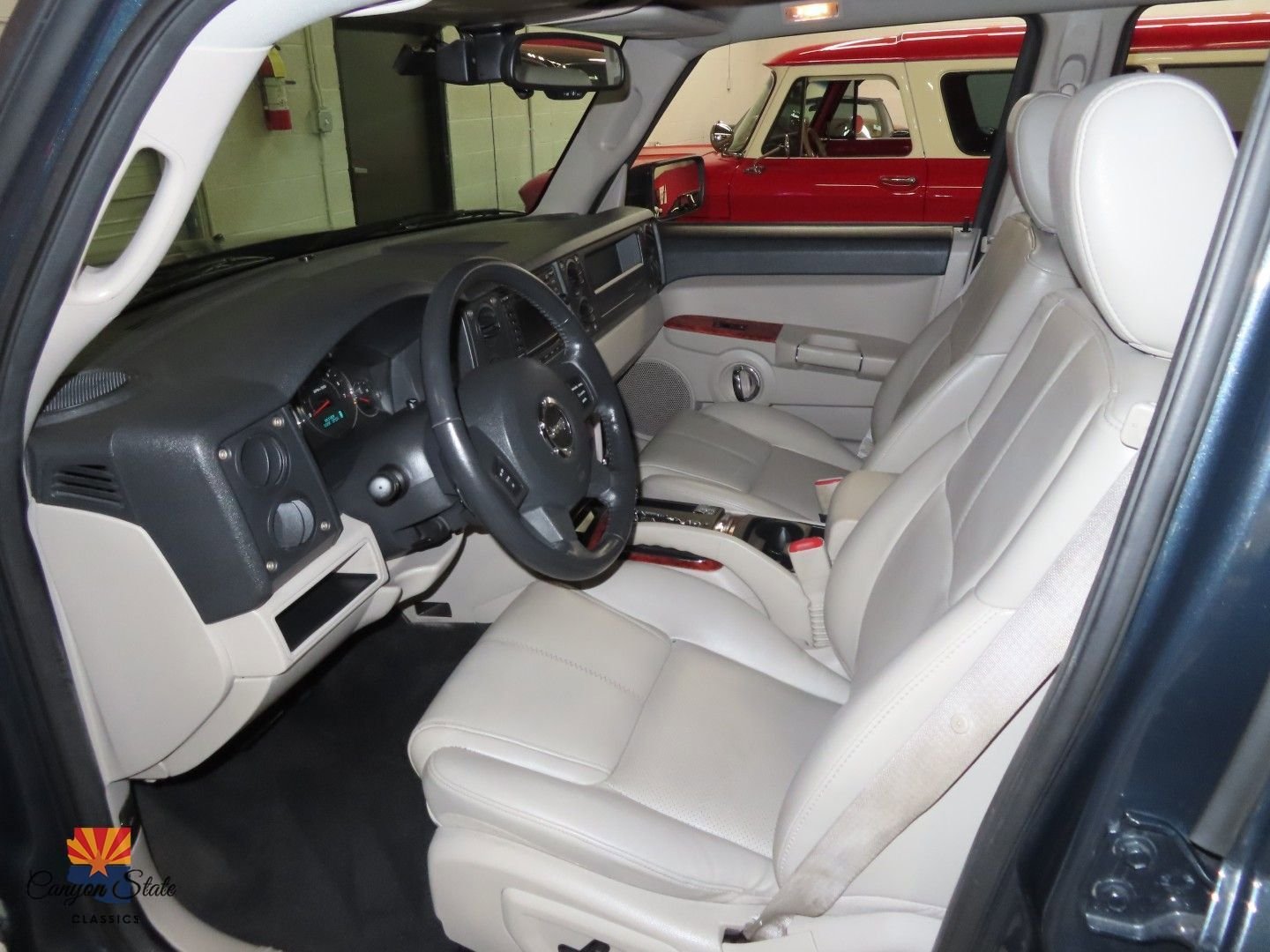 Used 2006 Jeep Commander Limited w/ Trailer Tow Group IV image 3