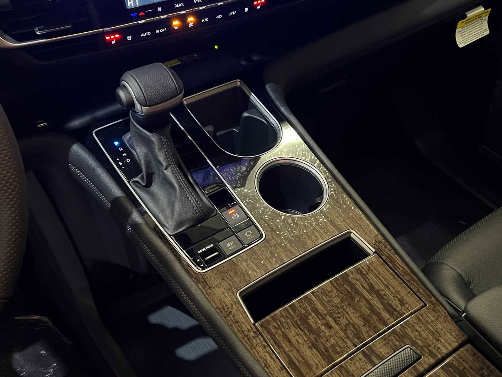 Used 2025 Toyota Sienna Limited image 18