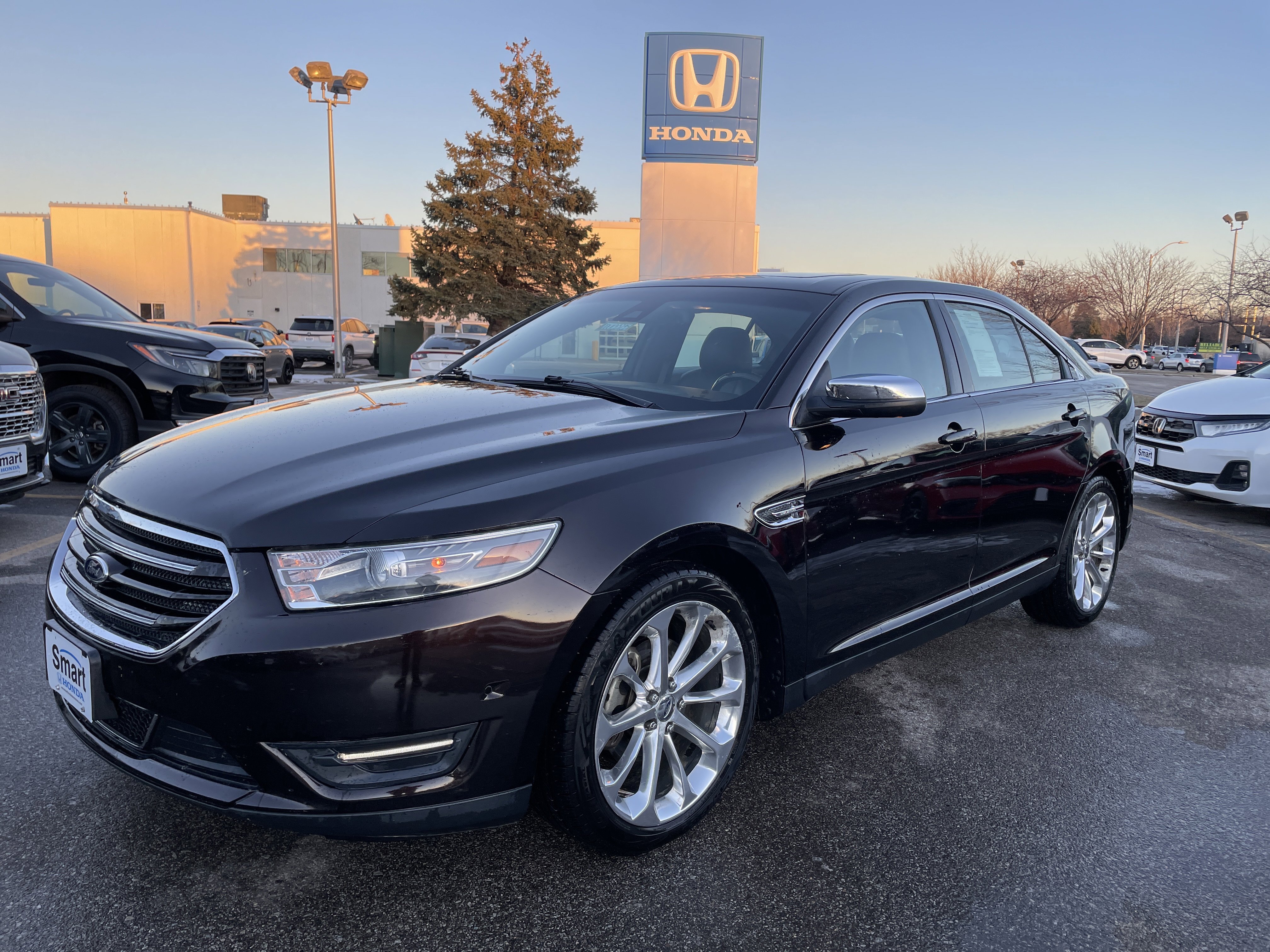 Used 2013 Ford Taurus Limited image 1