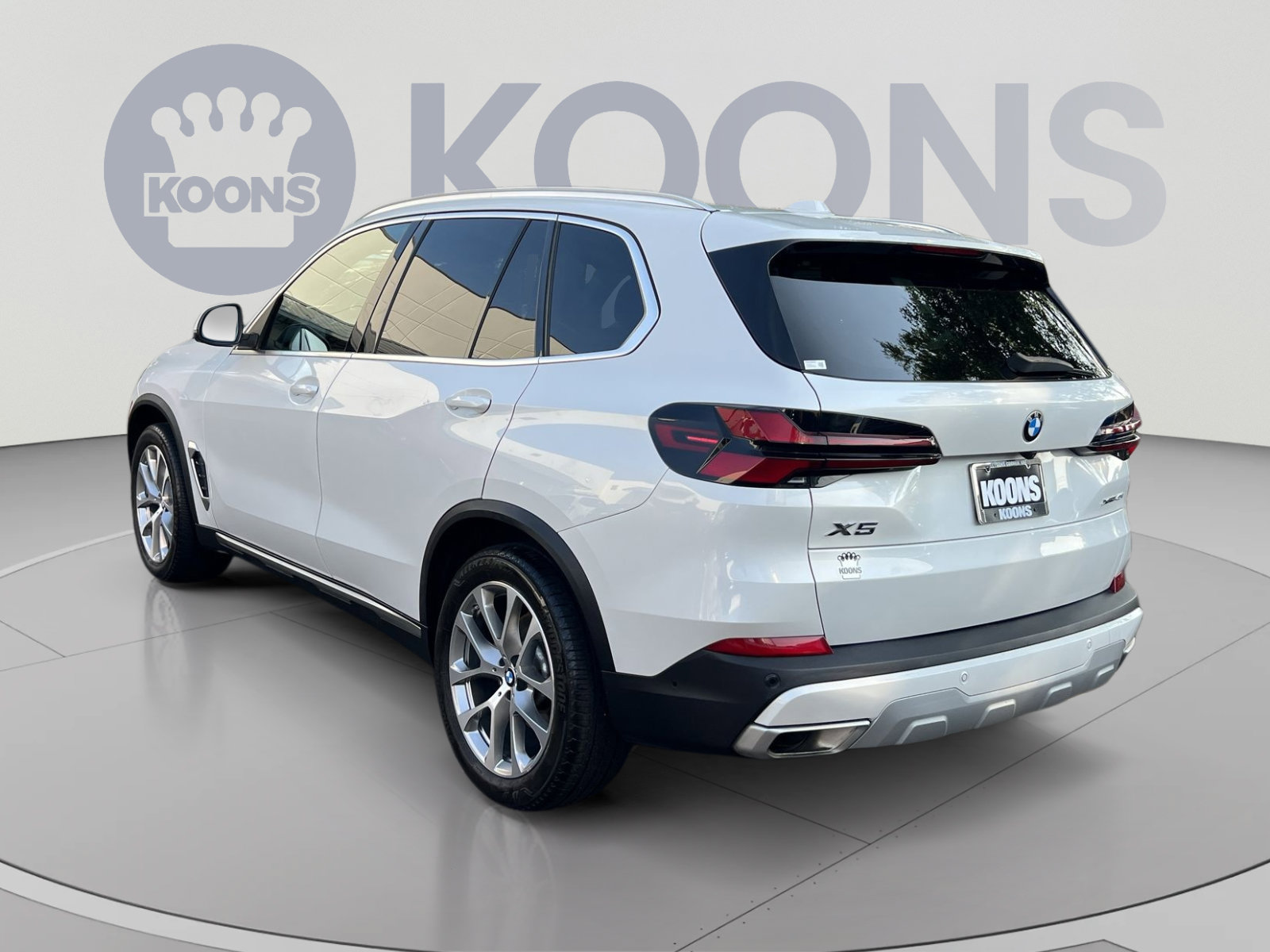 Used 2024 BMW X5 xDrive40i w/ Premium Package AWD/4WD image 4