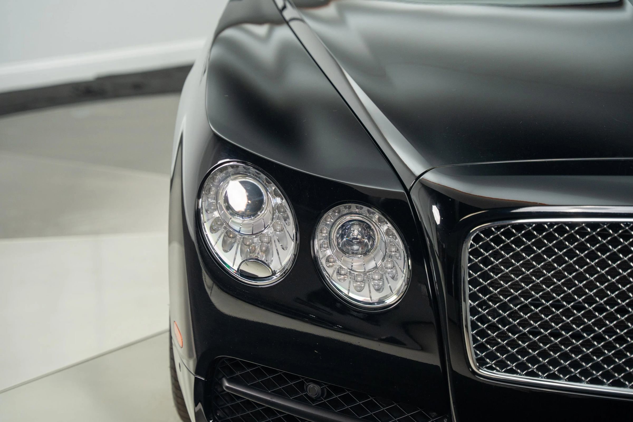 Used 2018 Bentley Flying Spur V8 image 13