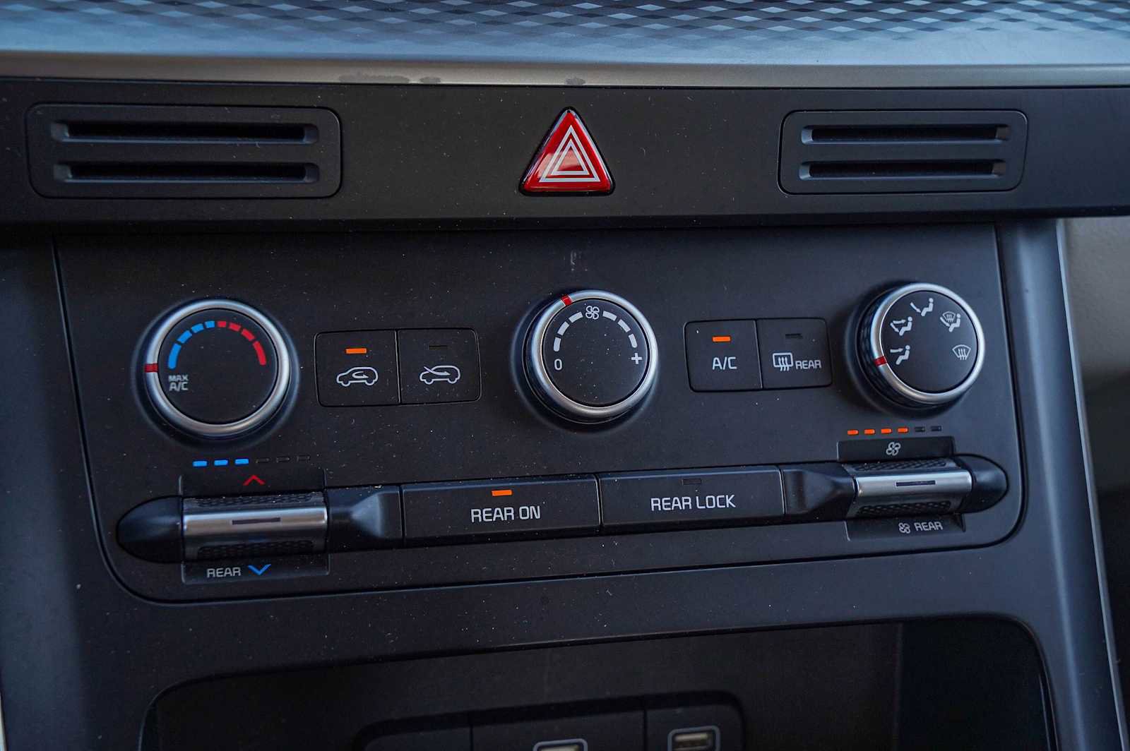 Certified 2024 Kia Carnival LX image 19