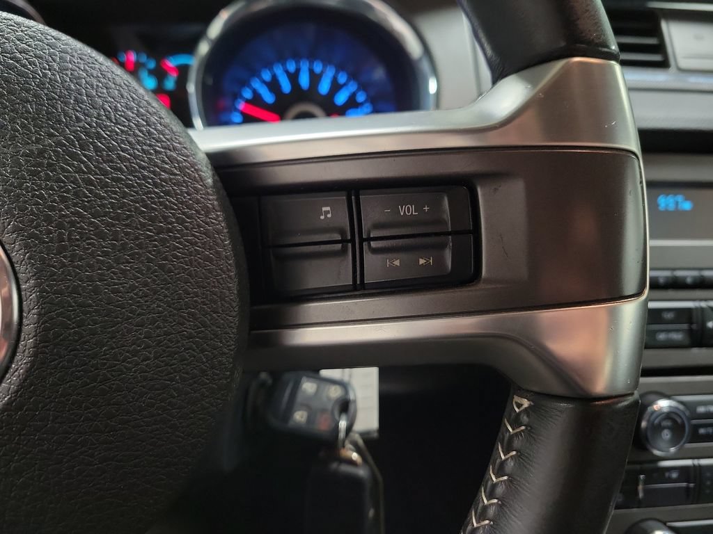 Used 2014 Ford Mustang Coupe RWD image 26
