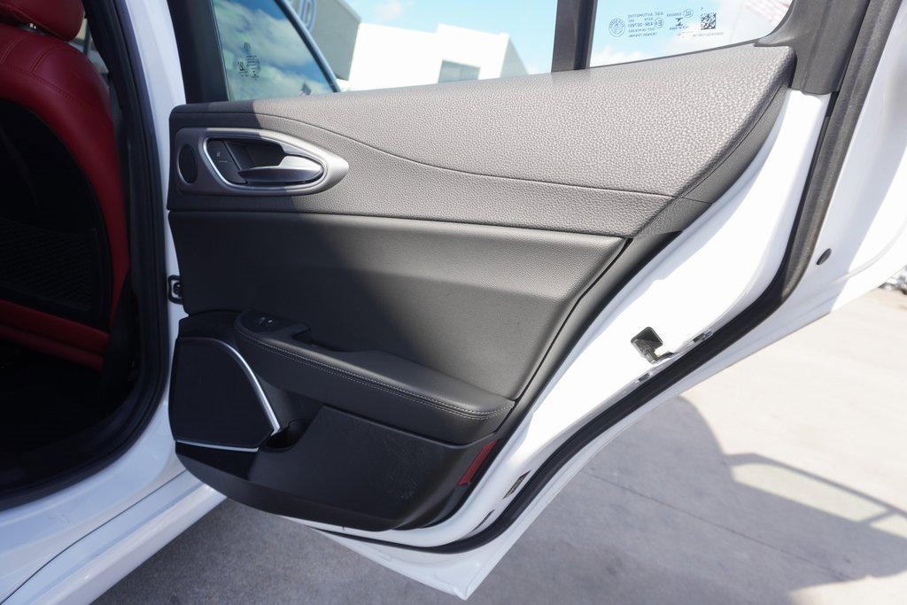 Used 2022 Alfa Romeo Giulia Veloce image 21