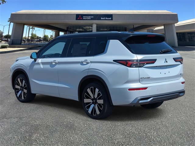 New 2025 Mitsubishi Outlander SEL image 2
