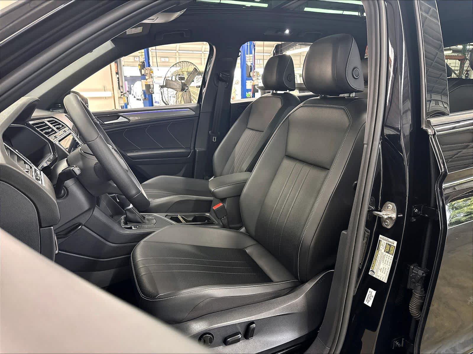 Used 2023 Volkswagen Tiguan SE R-Line FWD image 24