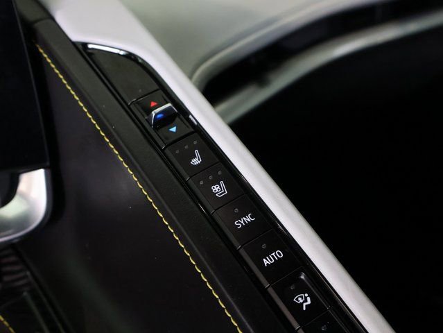 Used 2021 Chevrolet Corvette Stingray Premium Cpe w/ Z51 Performance Package image 23