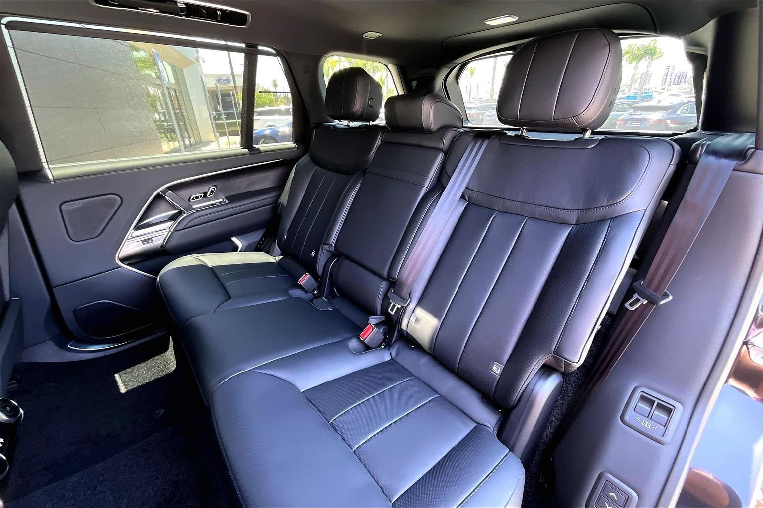New 2026 Land Rover Range Rover Long Wheelbase SE AWD/4WD image 10