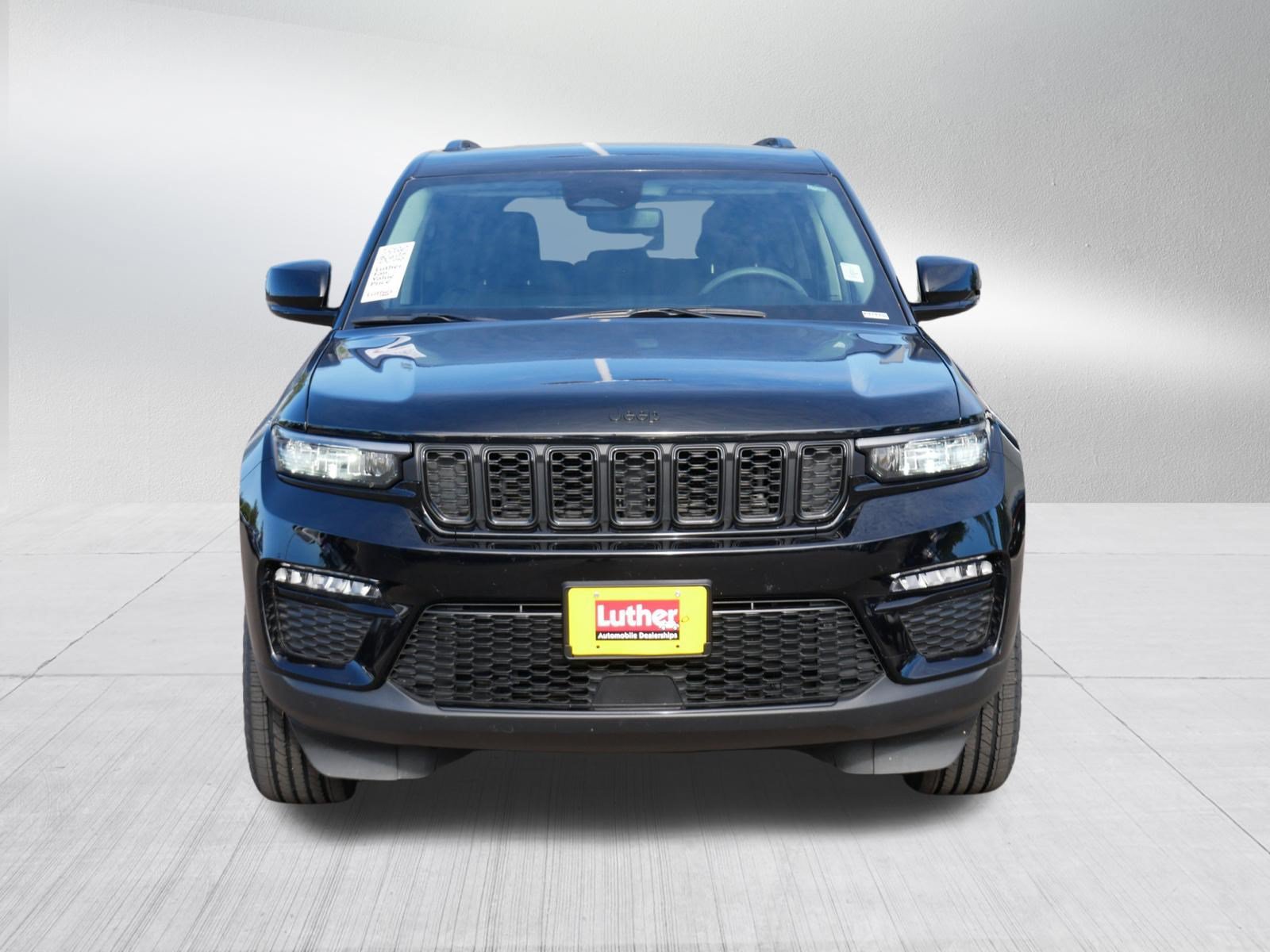 Used 2023 Jeep Grand Cherokee Limited w/ Black Appearance Package AWD/4WD image 2