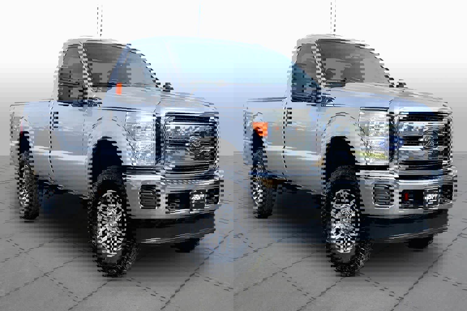 Used 2016 Ford F250 XLT w/ Camper Package image 3