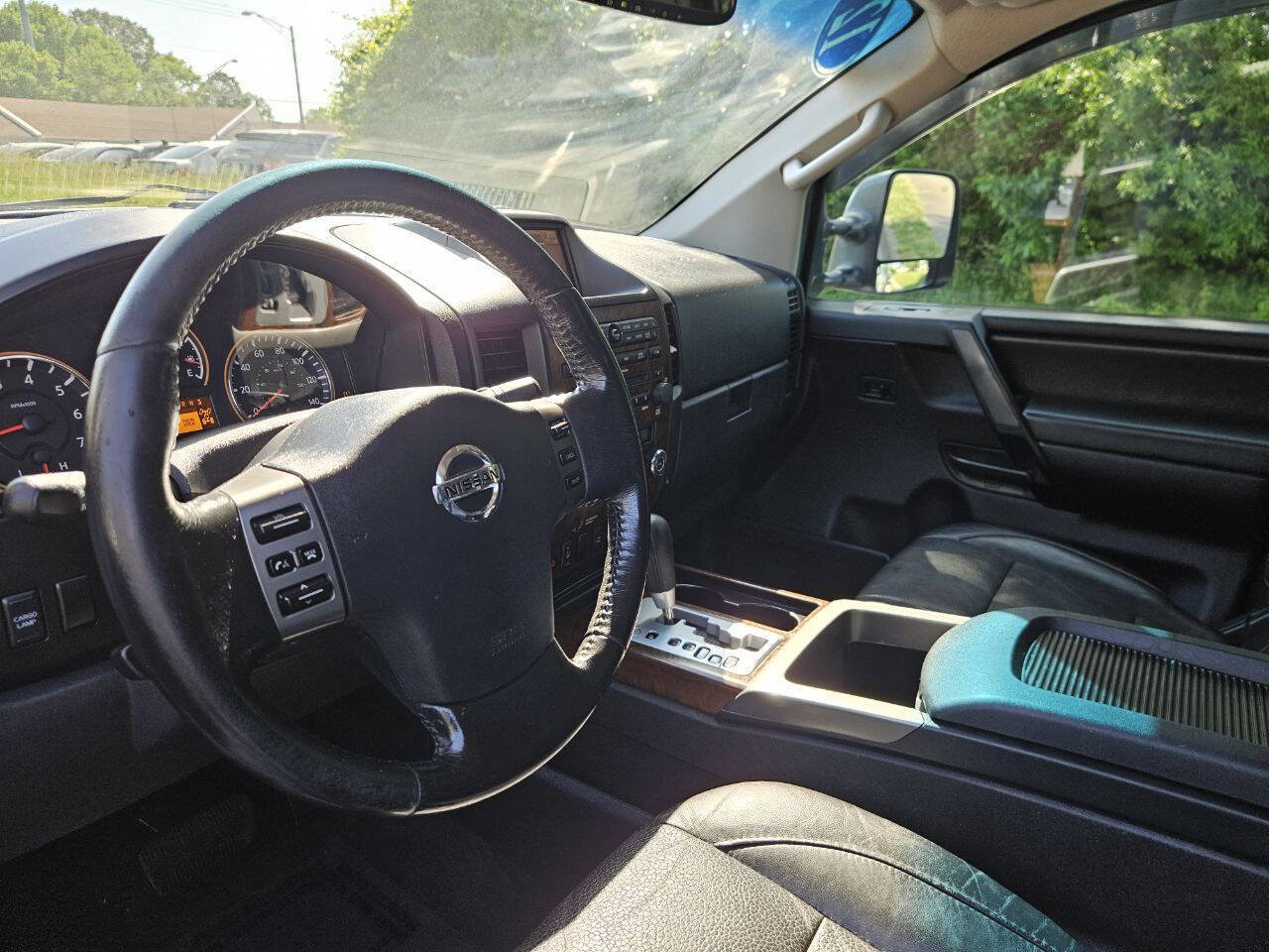 Used 2012 Nissan Titan SL w/ SL Technology Pkg AWD/4WD image 10
